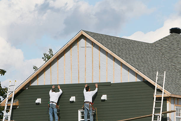 Professional Siding technician working in Williamsport, IN